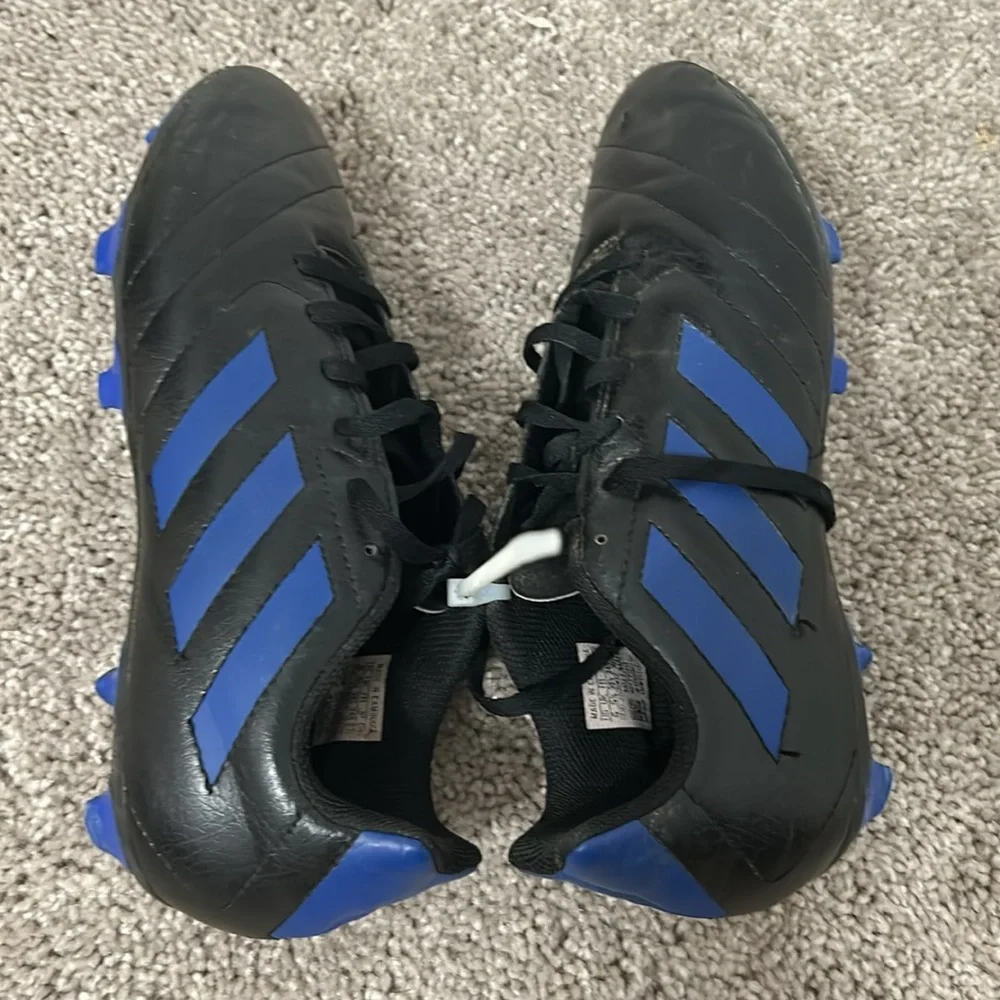 Adidas kids, soccer cleats size 6 - Picture 7 of 8